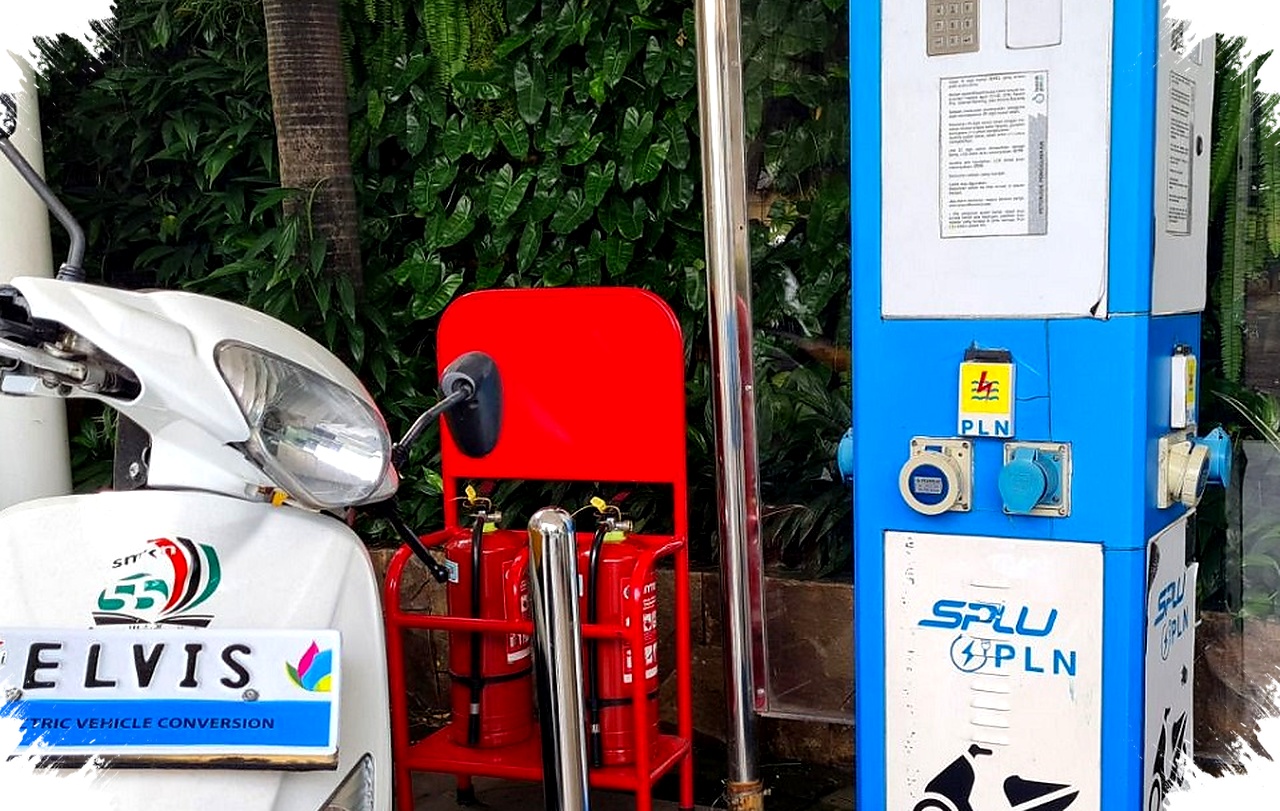 Jangan Cas Saat Baterai Motor Listrik Nol, Isi Ulang Idealnya di 20-30 Persen