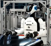BMW Uji Robot Humanoid di Pabrik Mobil Listrik, Era Baru Perakitan Dimulai