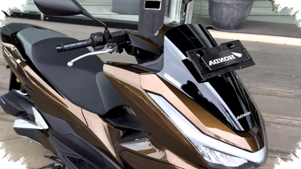 Honda PCX 160 Brown Bukan Sekadar Warna Baru, Taruhan Honda Pertegas Skuter Premium