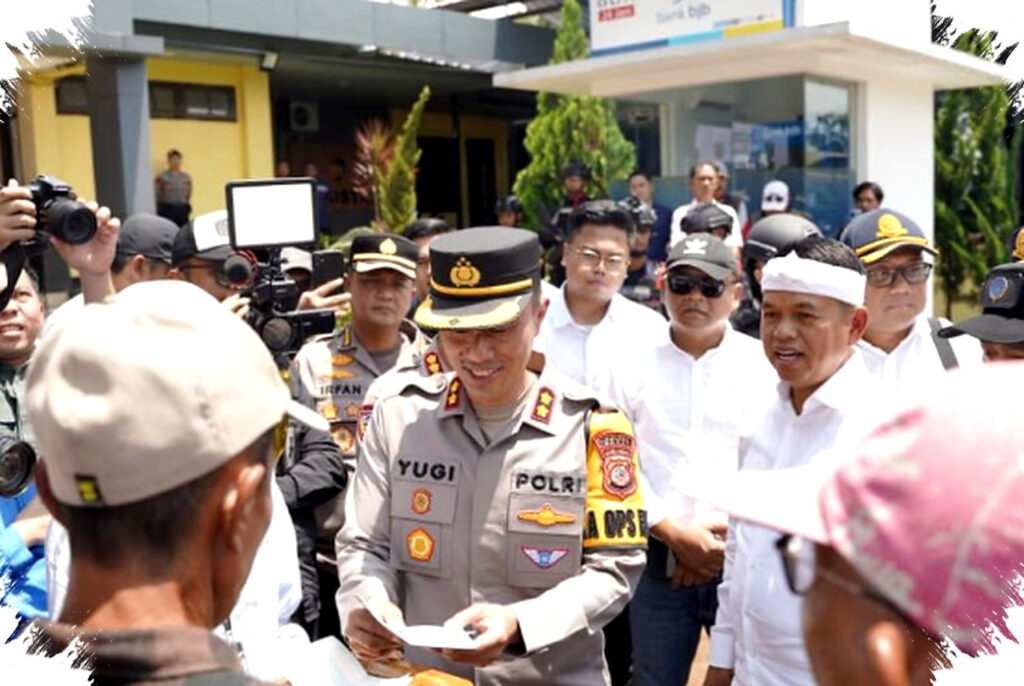 Kapolres Garut Dampingi Gubernur Jabar Salurkan Kompensasi Rp1,4 Juta untuk Kusir Delman dan Tukang Becak, Momen Istirahat dan Harapan di Lebaran 2026