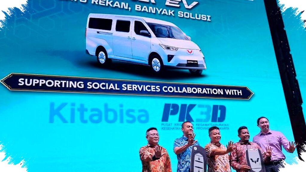 Wuling Serahkan Mitra EV, Ambulans Listrik dan Layanan Jenazah untuk Warga Rentan