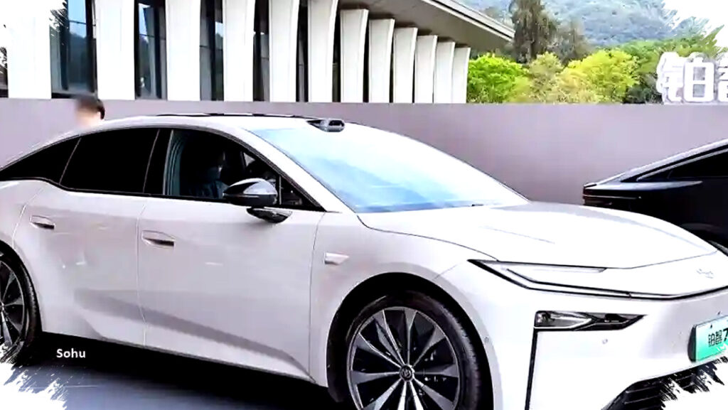 Toyota Hadirkan Sedan Listrik bZ7 Dengan Teknologi Canggih Huawei Xiaomi, Revolusi Desain Masa Depan Mulai Dari Rp441 Jutaan