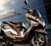 Suzuki Burgman Street 125EX Vs Honda Vario 125, Kenyamanan Maxi Scooter Kontra Kecepatan Responsif di Kota Suzuki Burgman Street 125EX Vs Honda Vario 125, Kenyamanan Maxi Scooter Kontra Kecepatan Responsif di Kota