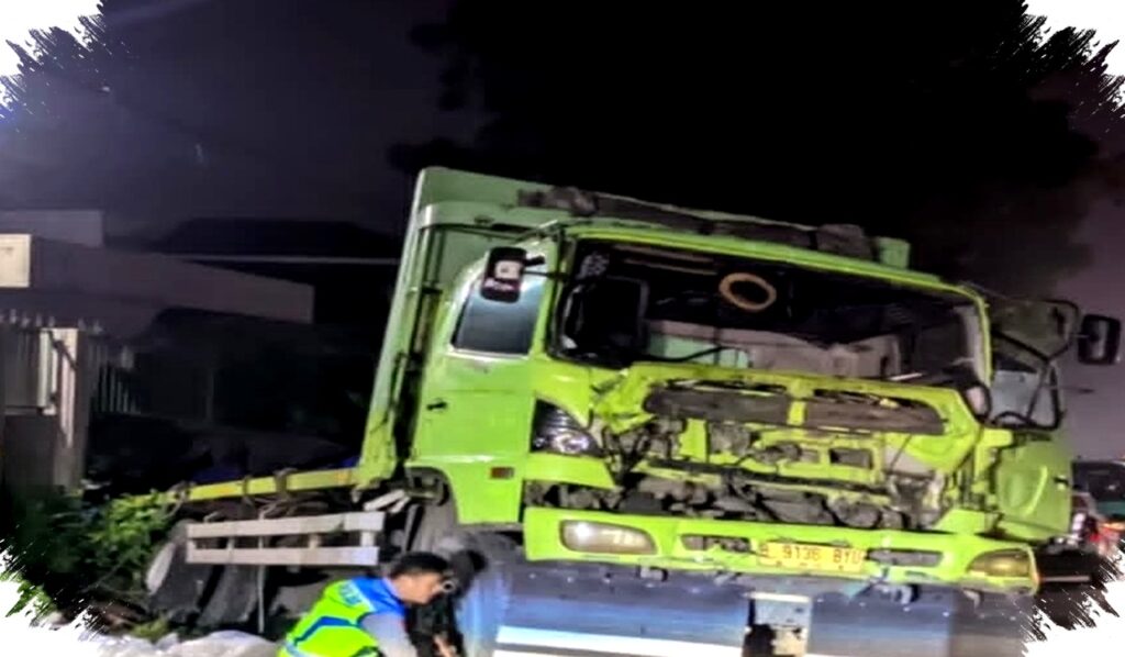 Truk Tabrak Beruntun di Bantang, Sopir Meninggal Dunia dalam Kecelakaan Parah