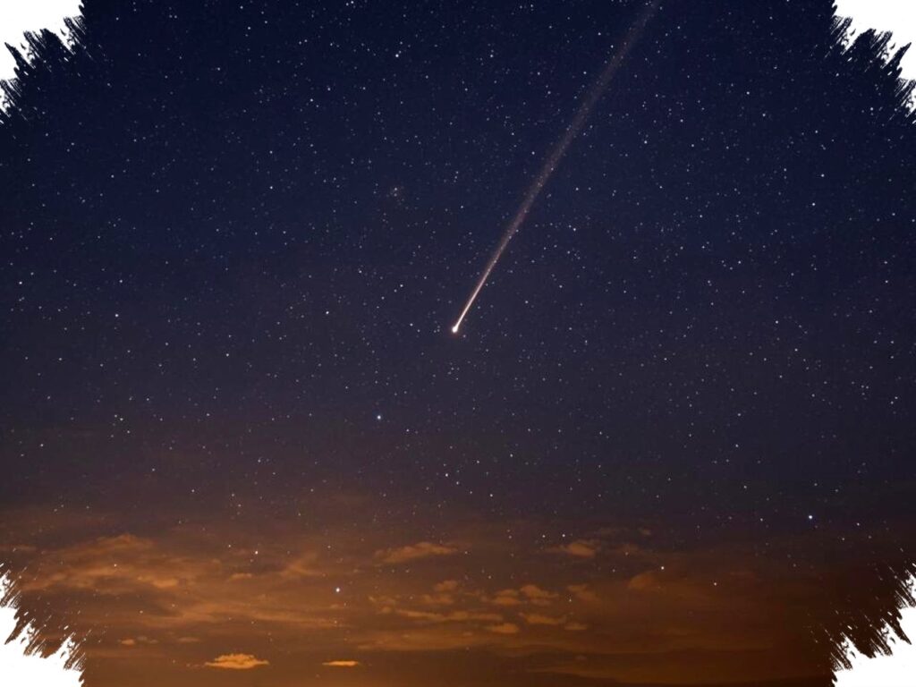 Meteor Jatuh Bawa Kepanikan, Pecah di Angkasa dan Hantam Atap Rumah dalam Ledakan Spektakuler