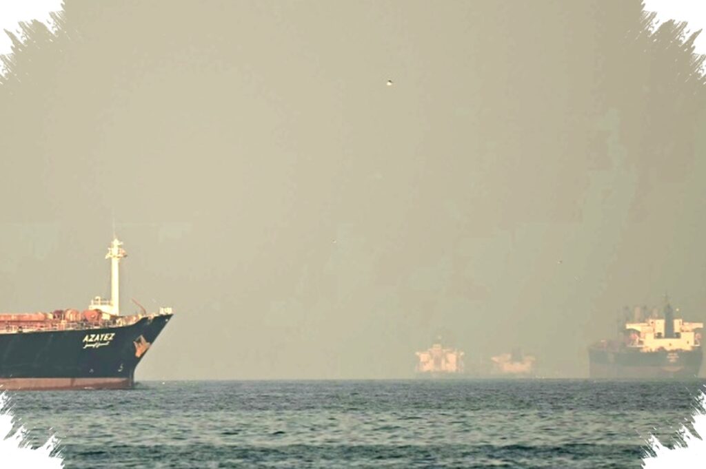 10 Kapal Diserang di Selat Hormuz, Ancaman Iran Menghentikan 90 Persen Lalu Lintas Minyak Global