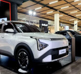 Kia Sambangi Jakarta dan Bandung Selama Ramadhan, Pamerkan All New Carens dan New Sonet dengan Fitur Keselamatan Tinggi