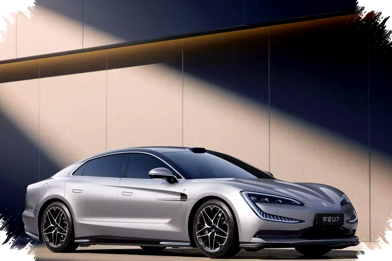 Yangwang U7 Resmi Meluncur Dengan Teknologi Quad-Motor 1.000 kW, Sedan EV Mewah BYD Tembus Jarak Fantastis 1.006 Km Sekali Isi!