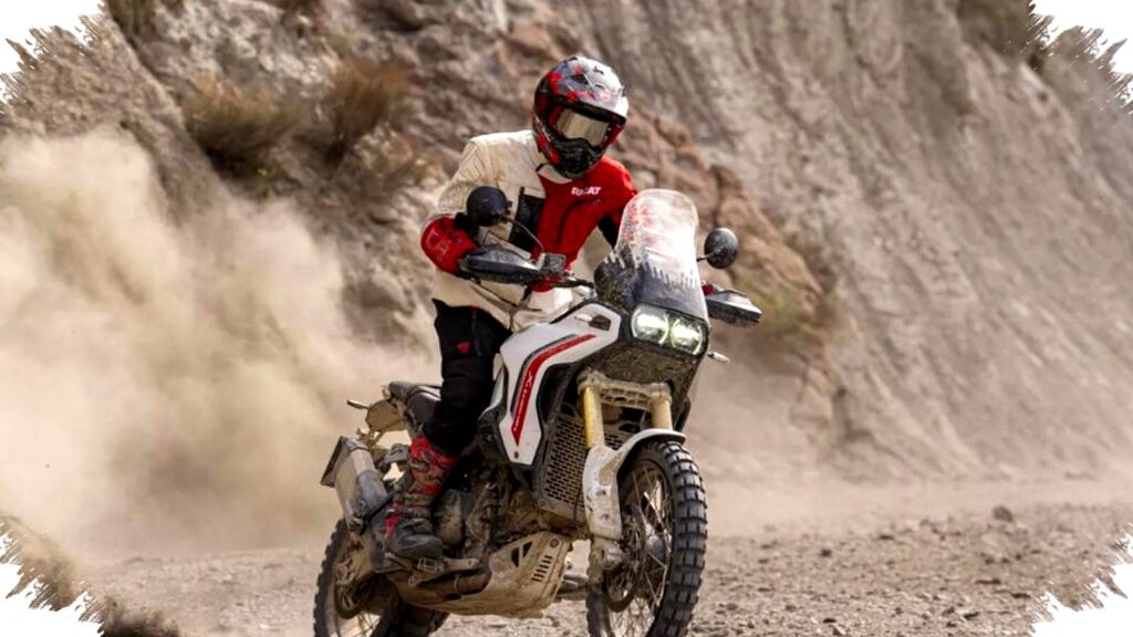 Generasi Terbaru Ducati DesertX Tancap Gas di Medan Ekstrem, Mesin V2 890cc dan Elektro Canggih Bikin Off-Road Makin Buas!