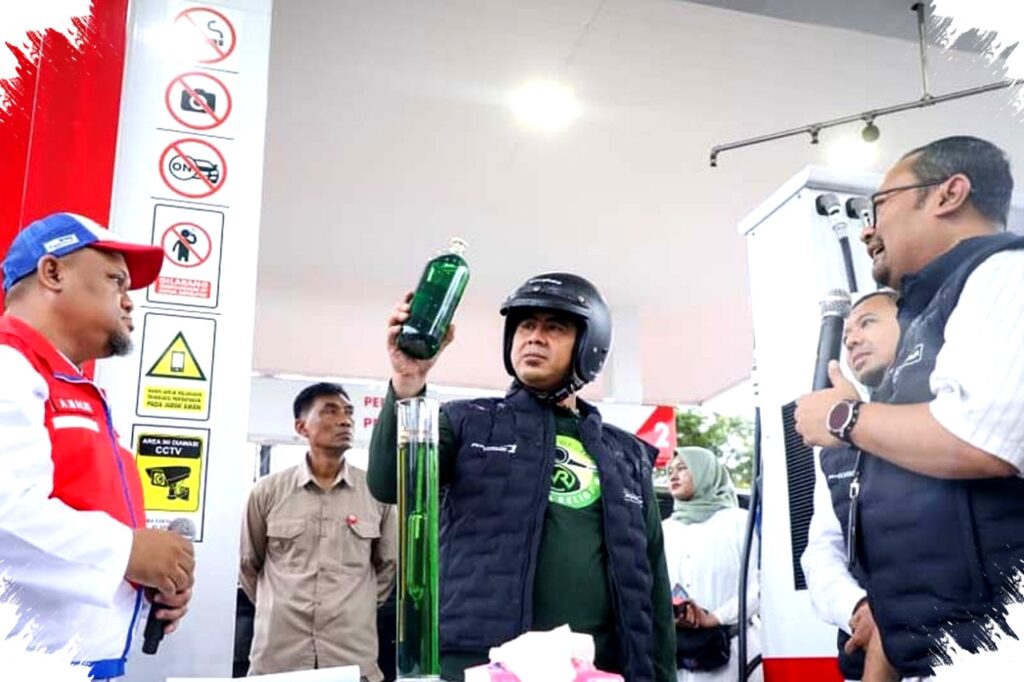 Naik Vespa Bersama Gus Yasin Tinjau SPBU Semarang Pastikan Stok BBM Jelang Lebaran Aman dan Siap Hadapi Kemacetan!