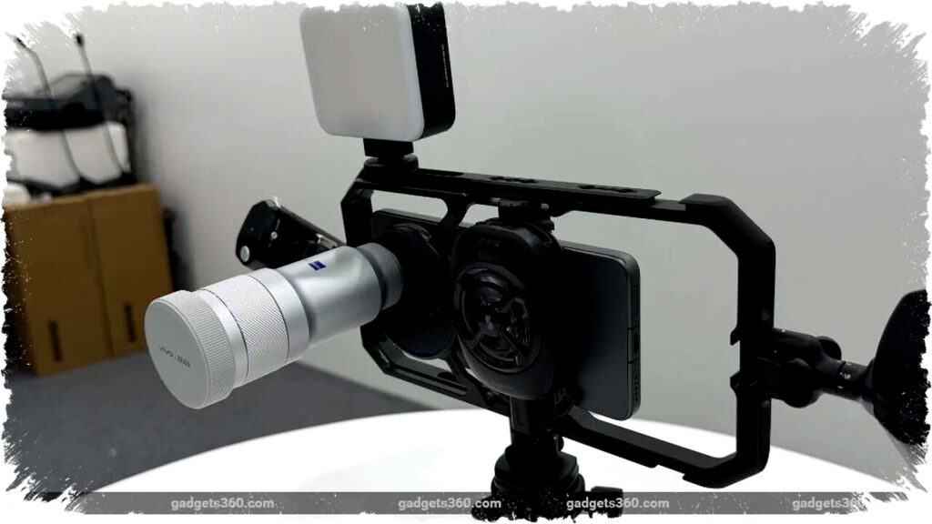Vivo X300 Ultra Tampil Dramatis di MWC 2026, Zeiss Telephoto Extender Bawa Zoom Mirip Kamera Profesional