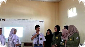 Mahasiswi UPN Veteran Jatim Ajak Pelajar SMK Al-Islah Belajar Moderasi Lewat Role Play, Menangkal Ekstremisme Dengan Sikap Seimbang