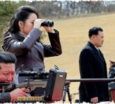 Kim Jong Un Tampilkan Putri Remaja Memegang Senapan Sniper, Isyarat Kuat Suksesi Dinasti Korut Terus Berlanjut