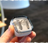 Inovasi Ganda Galaxy Buds 4 Pro, Magnet Case Berubah Jadi Kickstand Canggih untuk Galaxy S26