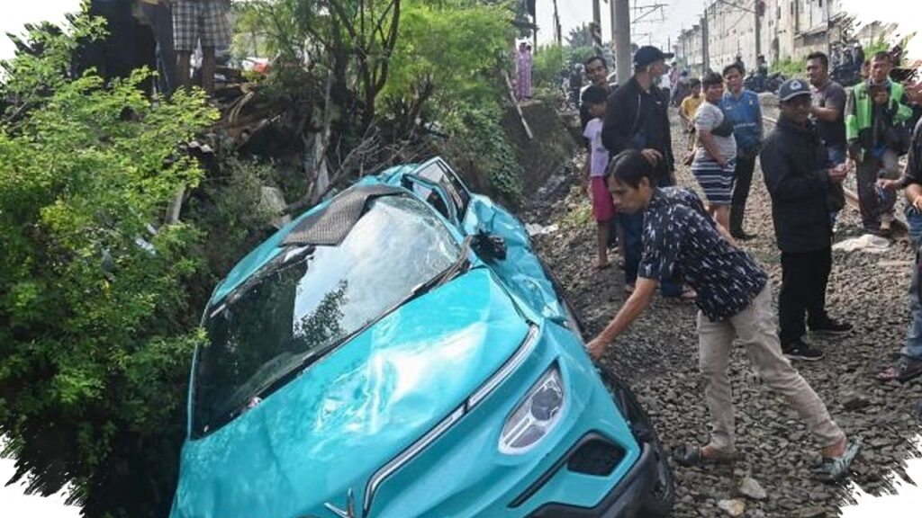 VinFast Selidiki Kecelakaan Green SM di Bekasi Timur, Ganggu Perjalanan KRL dan KA Malam Itu
