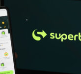 SUPA Tak Terburu-Buru Kejar Free Float 15%, Bos Superbank Ungkap Alasannya