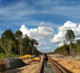 Kalimantan Masih Tanpa Rel, Pemerintah Pacu Kereta Api Luar Jawa Demi Tekan Biaya Logistik Kalimantan Masih Tanpa Rel, Pemerintah Pacu Kereta Api Luar Jawa Demi Tekan Biaya Logistik