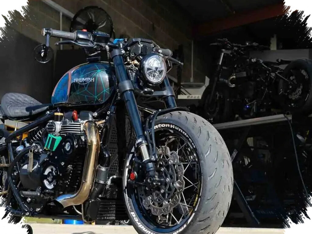 Bobber Gendut Tapi Buas, V4 Wide Bobber Ini Naik Jadi 120 BHP dan 0-100 Km/Jam Kurang Dari 2 Detik