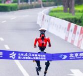 Robot Pecah Rekor Di Half Marathon Beijing, Manusia Tertinggal Jauh Dan Mulai Cemas Robot Pecah Rekor Di Half Marathon Beijing, Manusia Tertinggal Jauh Dan Mulai Cemas