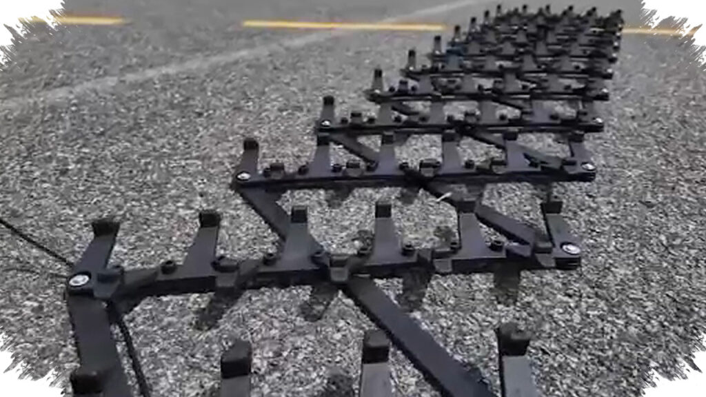 Polisi Di Balik Beton Hanya Punya Satu Kesempatan, Dan Satu Set Spike Strip Menghentikan Pelarian Ini