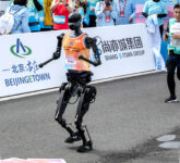 Beijing Memaksa Robot Humanoid Berlari 21 Km, Evolusi Mereka Ternyata Sudah Sedekat Ini
