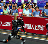 Robot Humanoid China Menyalip Pelari Manusia, Awal Persaingan Baru di Pabrik Dan Arena Robot Humanoid China Menyalip Pelari Manusia, Awal Persaingan Baru di Pabrik Dan Arena