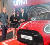 BMW Group Indonesia Rayakan 25 Tahun Di Kemayoran, Hampir 80 Mobil Dan 14 Motor Dipamerkan BMW Group Indonesia Rayakan 25 Tahun Di Kemayoran, Hampir 80 Mobil Dan 14 Motor Dipamerkan