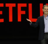 Reed Hastings Mundur Setelah 29 Tahun, Netflix Guncang usai Gagal Akuisisi Warner Bros dan Saham Jatuh 8% Reed Hastings Mundur Setelah 29 Tahun, Netflix Guncang usai Gagal Akuisisi Warner Bros dan Saham Jatuh 8%