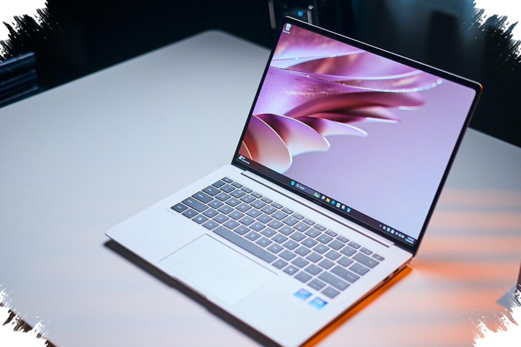 Honor MagicBook 14 2026 Pangkas Layar dan Trackpad, Baterai 92 Wh serta Intel Panther Lake Malah Jadi Senjata Utama