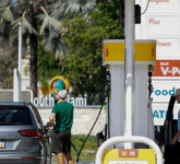 Harga BBM Mengguncang Pasar Mobil, TMMIN Peringatkan Tahun-Tahun Berat di Depan