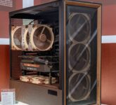 YouTuber Ini Pasang 15 Kipas Noctua Di Panel Samping PC, Suhu Turun Drastis Dari 86,3°C Ke 66,9°C