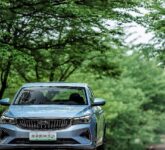 Geely Menolak Jalur Baterai Lithium, Metanol Dipilih Karena Mobil Lebih Ringan Geely Menolak Jalur Baterai Lithium, Metanol Dipilih Karena Mobil Lebih Ringan