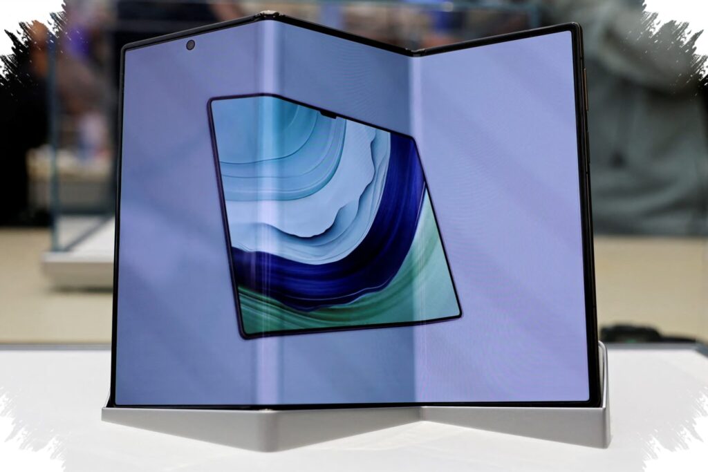 Huawei Mate XTS Ultimate Bawa Layar Lipat Tiga, Hampir Jadi Tablet dalam Genggaman