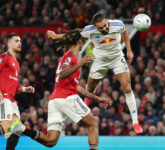 Old Trafford Runtuh, Leeds United Tekuk Manchester United 2-1 Meski Main 10 Lawan 11
