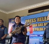 Polda Jateng Gerebek Sumur Minyak Ilegal di Blora-Rembang, Tiga Pelaku Diamankan Polda Jateng Gerebek Sumur Minyak Ilegal di Blora-Rembang, Tiga Pelaku Diamankan
