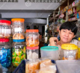 Dari Warung Sederhana ke Toko Sendiri, Siti Julaeha Tumbuh Berkat Holding Ultra Mikro