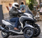 Yamaha Tricity 300 2026 Bawa Airbag Pertama Yamaha, Skutik Roda Tiga Ini Naik Level! Yamaha Tricity 300 2026 Bawa Airbag Pertama Yamaha, Skutik Roda Tiga Ini Naik Level!