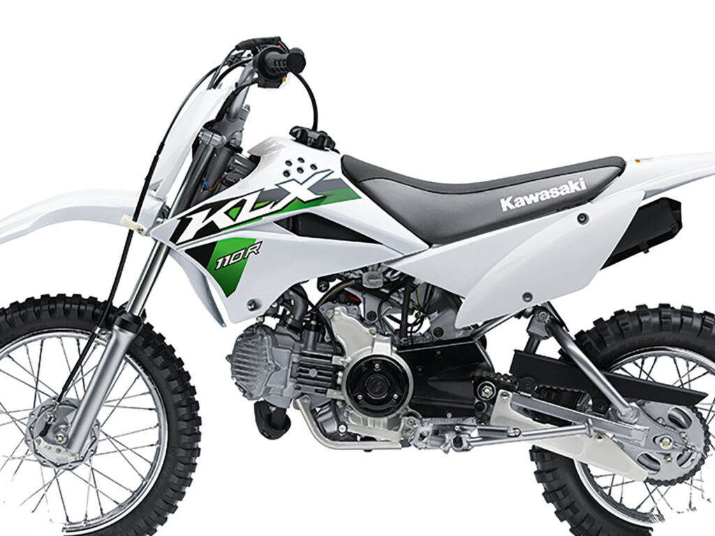 Kawasaki KLX 110 2026 Kecil tapi Galak, Motor Pemula yang Tetap Sangar di Trek Ekstrem