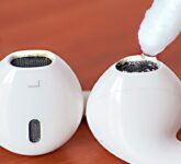 AirPods Kotor Bukan Sekadar Jorok, Suara Bisa Rusak Jika Dibersihkan dengan Cara Salah