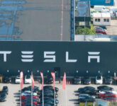 Tesla Rebut Tahta EV Dunia Dari BYD, Kebangkitan Tipis Yang Mengubah Peta Persaingan Tesla Rebut Tahta EV Dunia Dari BYD, Kebangkitan Tipis Yang Mengubah Peta Persaingan
