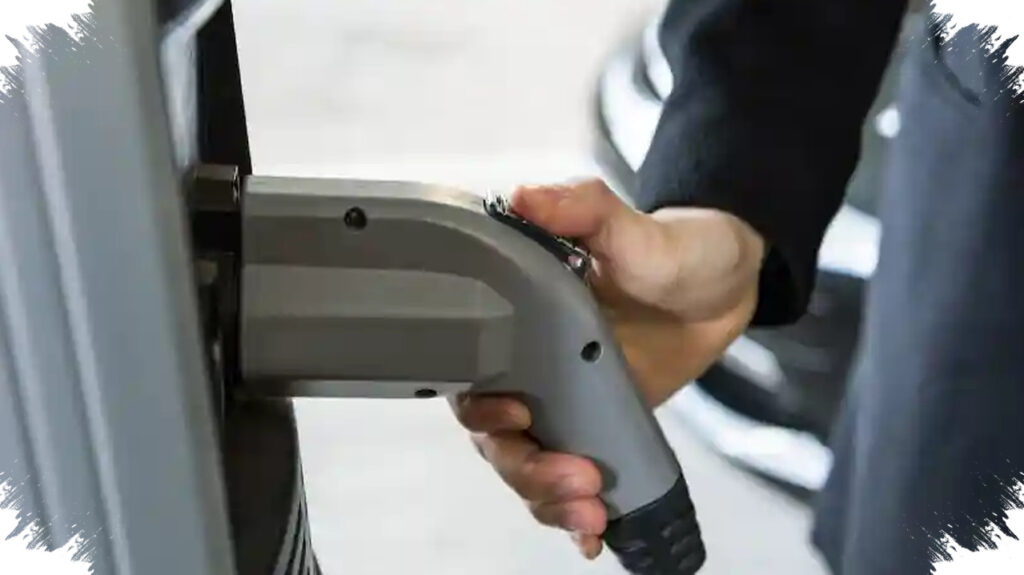 Wall Charger Mobil Listrik Tak Sekadar Cepat, Rumah Harus Siap Dulu!