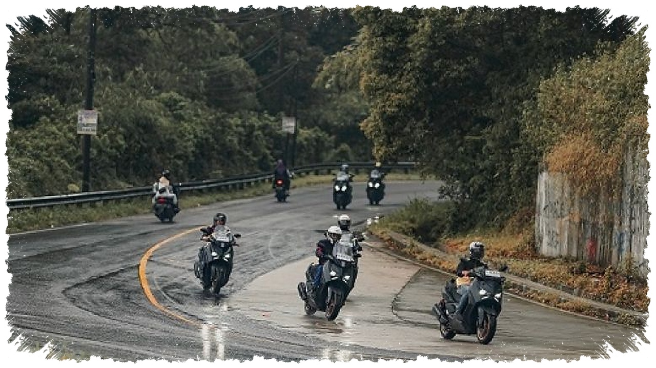 Tahan Gas Sambil Rem di Tanjakan, Cara Paling Cepat Membakar CVT Motor Matik Sendiri