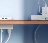 Meja Berantakan Akhirnya Ditantang, Power Strip Jepit Anker Bawa 4 USB dan 70W