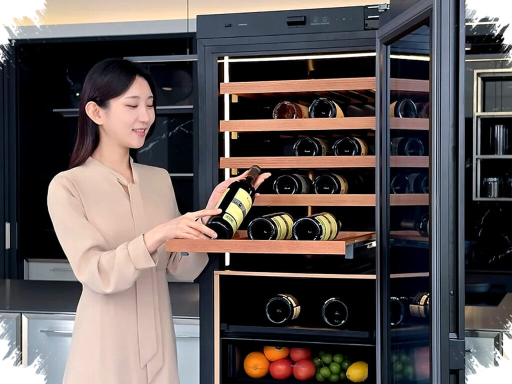 Kulkas Wine Samsung Ini Bisa Mengawasi 101 Botol, AI-nya Langsung Tahu Saat Koleksi Berubah