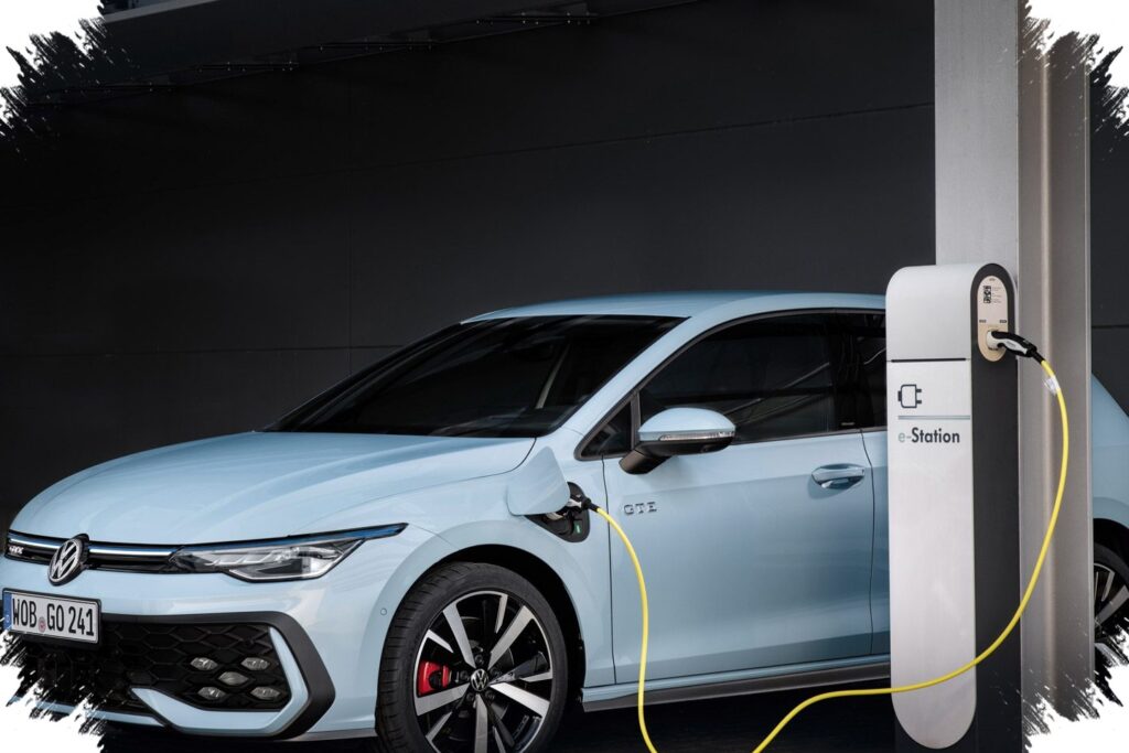 Volkswagen Golf Baru Siap Punya Dua Wajah, ICE Dan EV Dalam Satu Generasi Kenapa?