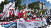 May Day Di Depan Kantor Gubernur Jateng Berlangsung Khidmat, Buruh Nyanyikan Indonesia Raya Penuh Nasionalisme
