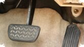 Kebiasaan Kaki Ini Sering Diremehkan, Padahal Bisa Picu Salah Injak Pedal Mobil Matik