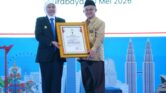 Pemprov Jatim Anugerahkan Lencana Emas ke Abdul Mu’ti, Apresiasi untuk Jejak Besar di Pendidikan Pemprov Jatim Anugerahkan Lencana Emas ke Abdul Mu’ti, Apresiasi untuk Jejak Besar di Pendidikan