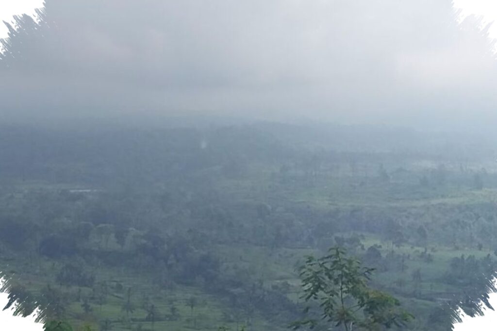 Semeru Erupsi Disertai Awan Panas, Kabut Menutup Kolom Abu di Saat Siaga III