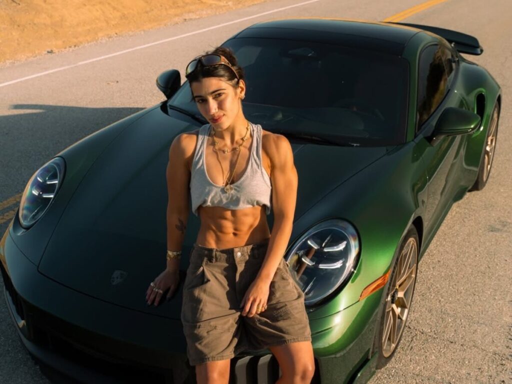 Sara Saffari Ngebut Dengan Porsche Baru, Kaget Saat Lampu Check Engine Menyala